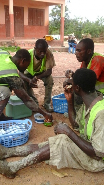File:11-Lunchtime.jpg
