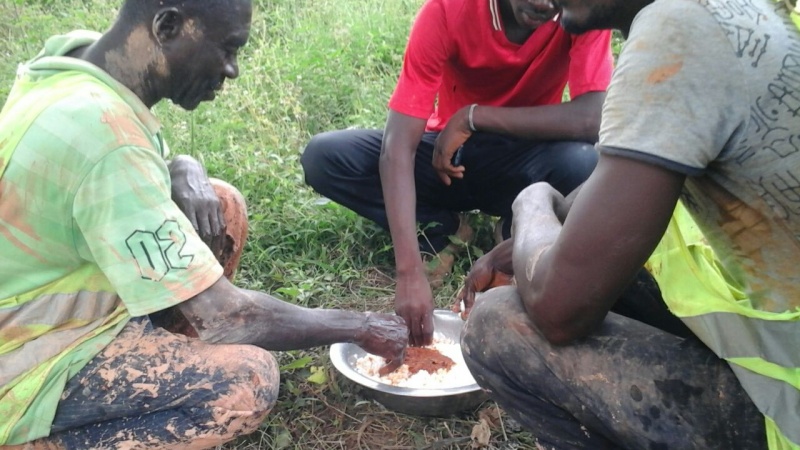 File:Tekyekrom lunch.jpg